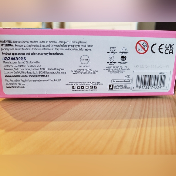 🌈 Hello Kitty and Friends Ukulele Guitar by First Act- Rainbow & Sky Design - Picture 7 of 8